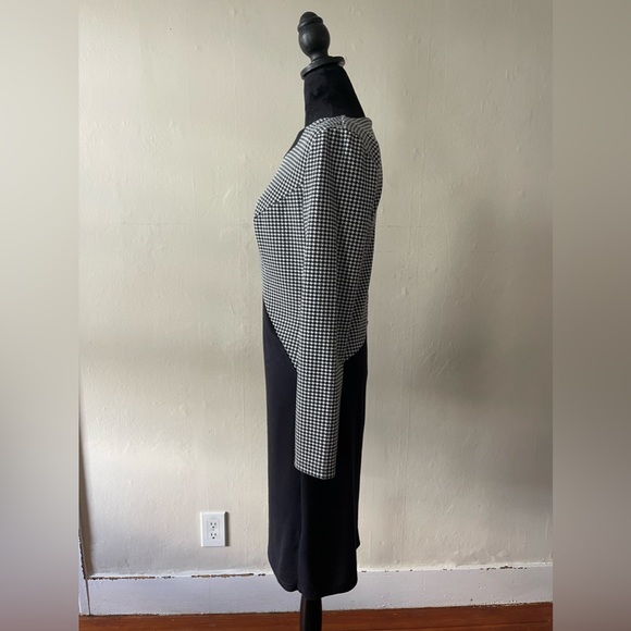 Venus Black/White Houndstooth Dress w/ Gold hardware, zipper back, size 10 - Picture 3 of 6